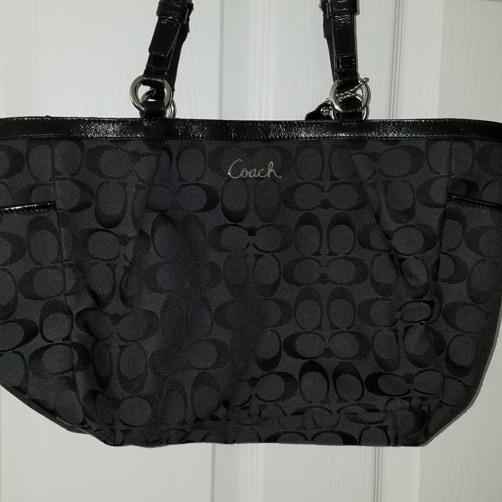 Medium size coach tote